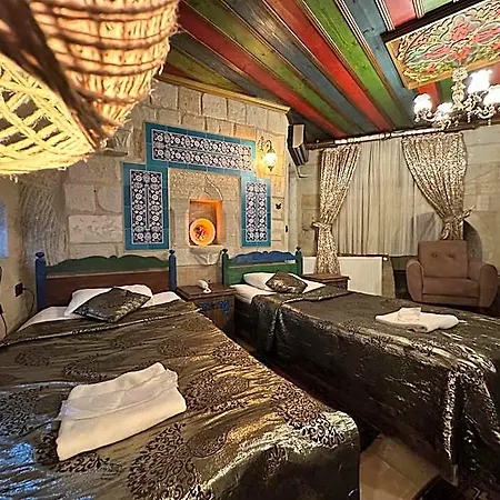 Hotel Palace Cave