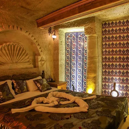 Palace Cave غوريمِيه
